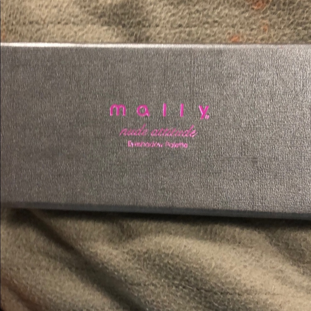 Mally eyeshadow palette